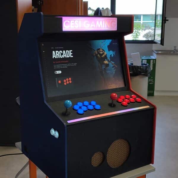 Le Club MacGyver : quand deux étudiants créent de toute pièce une borne Arcade à CESI
